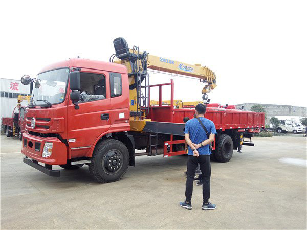 徐工8噸特商東風(fēng)隨車吊（東風(fēng)8噸隨車起重運(yùn)輸車）