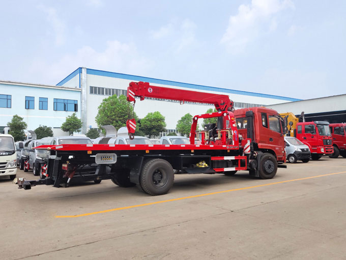 程力吊機(jī)6.3噸東風(fēng)特商隨車(chē)吊帶清障