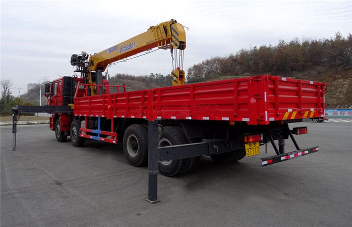 陜汽德龍前四后八8×4徐工16噸隨車吊圖片圖片展示4 陜汽德龍前四后八8×4徐工16噸隨車吊圖片圖片展示4