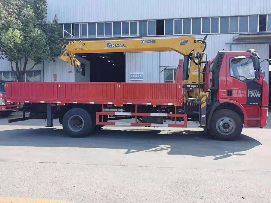 解放J6單橋8噸徐工隨車(chē)吊 圖片展示2